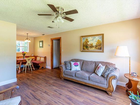 5th image of 307 Newcastle Dr