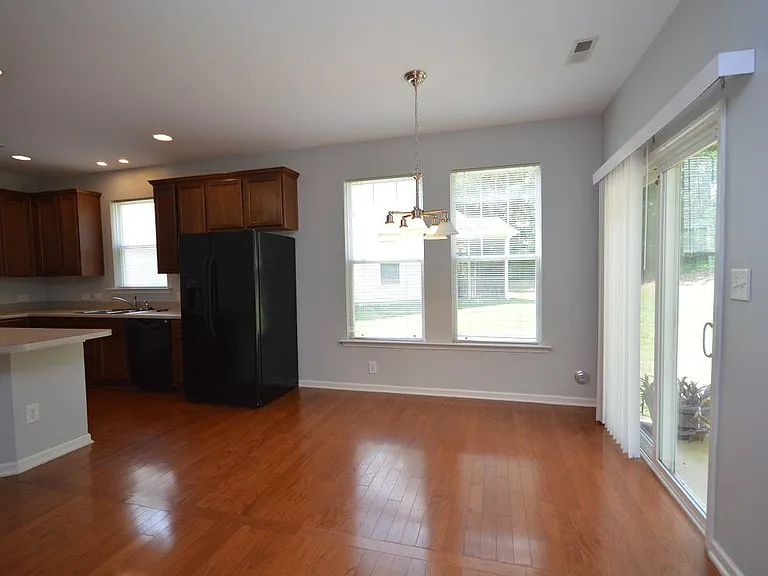 1507 Hinchliff Ct — Photo 9