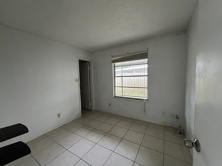 1413 Tiverton Dr — Photo 11