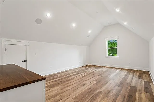 7220 The Woods Ave — Photo 15