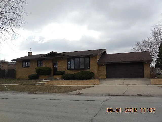 371 Prairie Ave photo 1