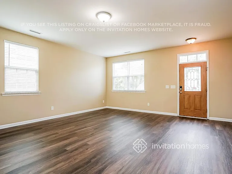 621 Ashburn Ln — Photo 8