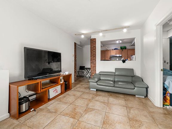 5th image of 2 Colliston Rd APT 2B