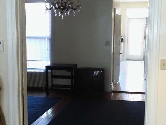 3rd image of 312 G St NE