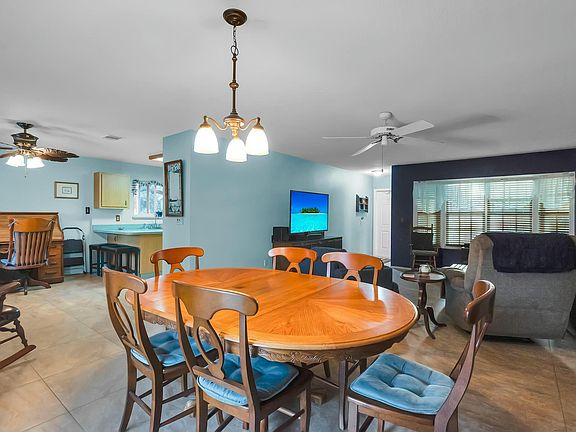 5th image of 1561 SE Hagwood Court
