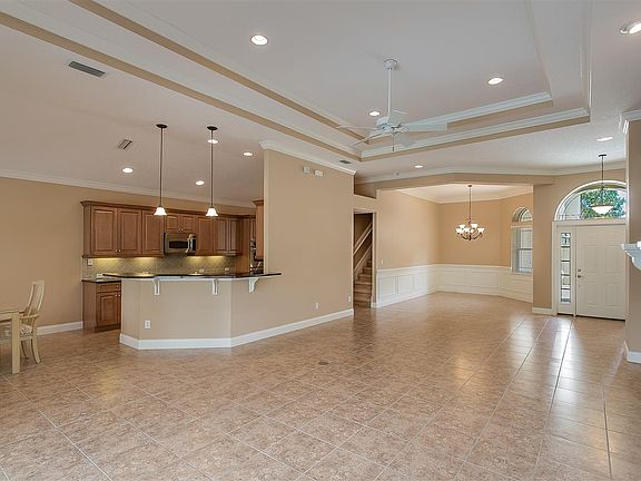 5th image of 713 Wandering Ln