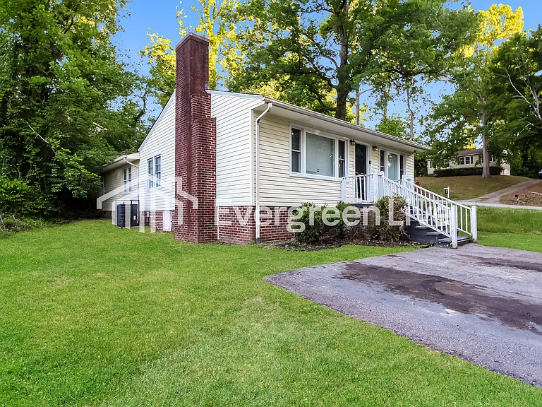 500 Brookdale Dr — Photo 2