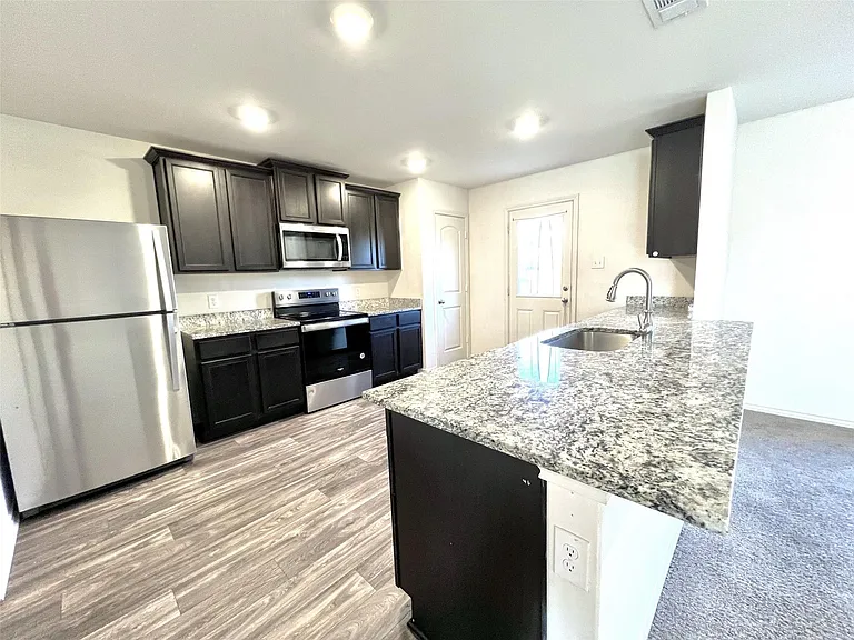 113 Sunnymeade Ln — Photo 3