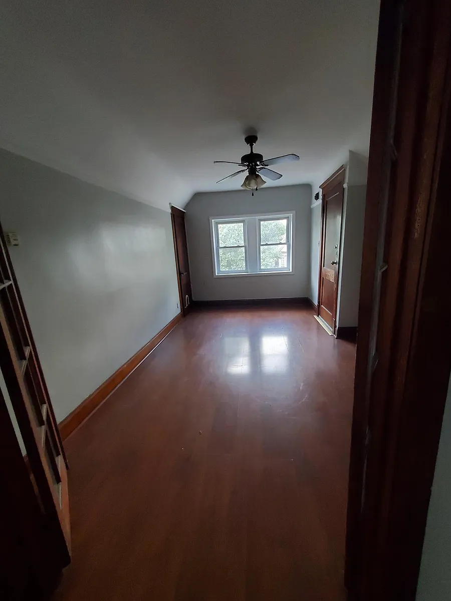 Building Photo - 3535 W Beach Ave #2