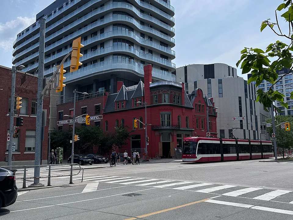 425 Front St E #415
