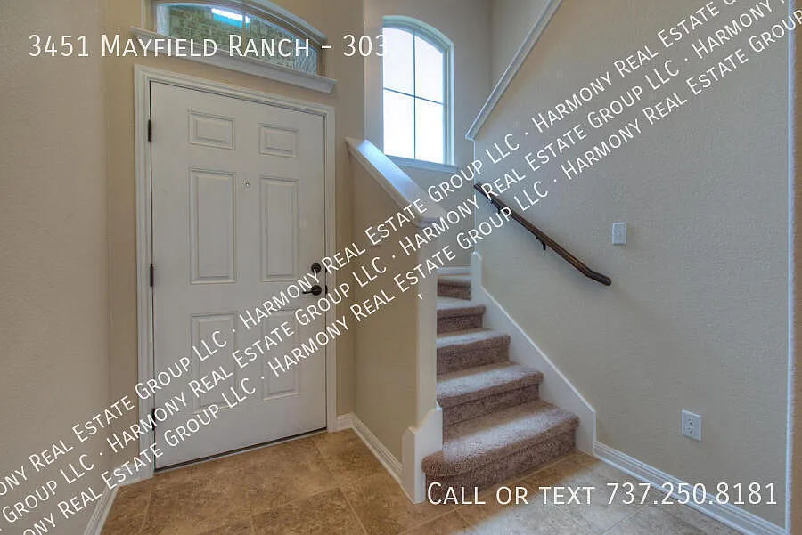 Large 4 bedroom in Gated Community — Photo 3