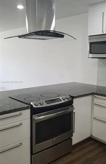5170 SW 40th Ave #8E — Photo 6
