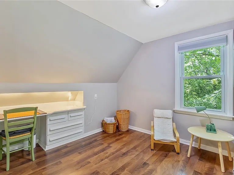 562 Buckingham Ave — Photo 25
