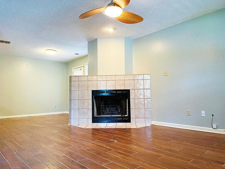 1671 Beaver Trail Dr — Photo 2