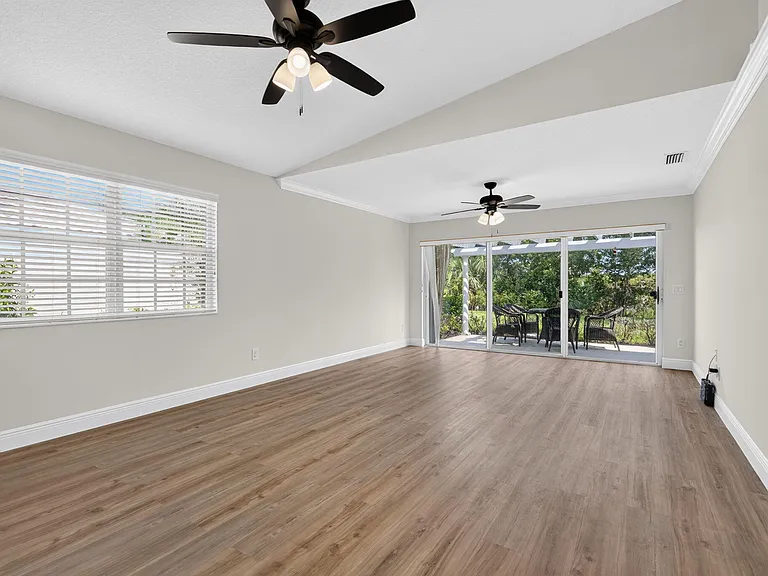 3546 SE Glacier Ter — Photo 23