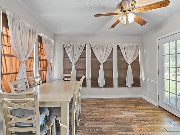 4th image of 76 Steele Ln