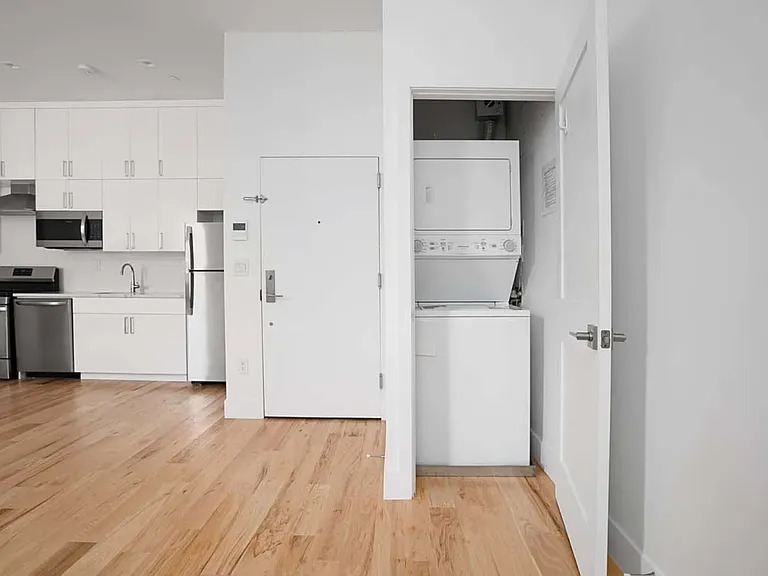 205 E 17th St #4B — Photo 5