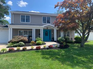 34 Oxford Rd, Old Bethpage, NY 11804