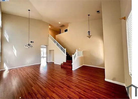 821 Tulare Dr — Photo 6