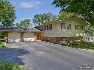 79 Riverside Dr, Yorkville, IL 60560