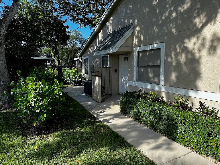 2173 Discovery Cir W — Photo 28