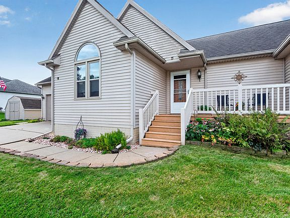 3rd image of 2101 Appleway Dr
