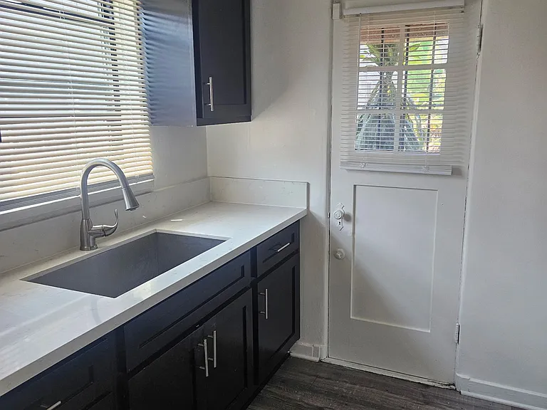 836 Linden Ave #836 — Photo 6