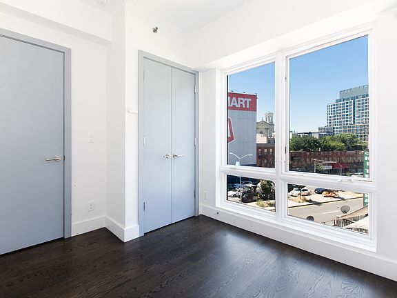 5th image of 596 Washington Ave APT 4
