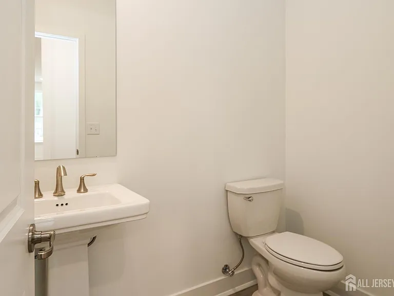 71 Veterans Way — Photo 10