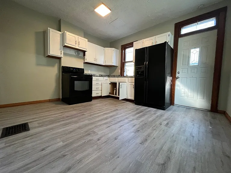 58-60 N Ogden Ave — Photo 17