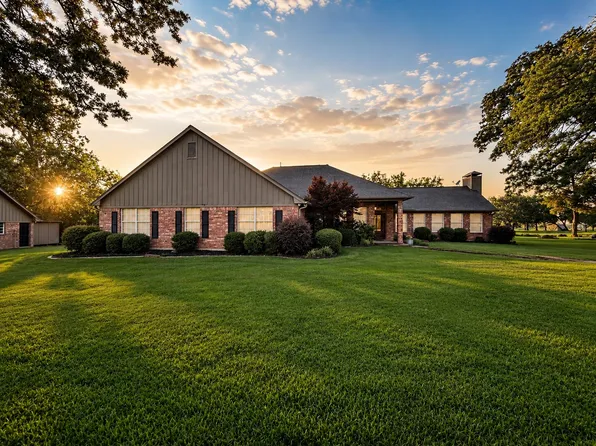 1079 Country Club Rd, Sulphur Springs, TX 75482