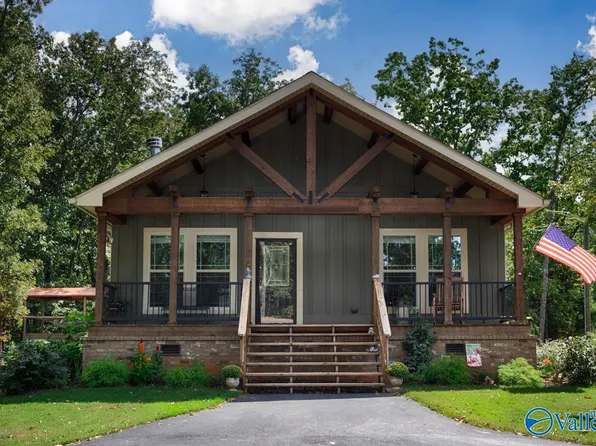 479 Bell Point Rd, Laceys Spring, AL 35754