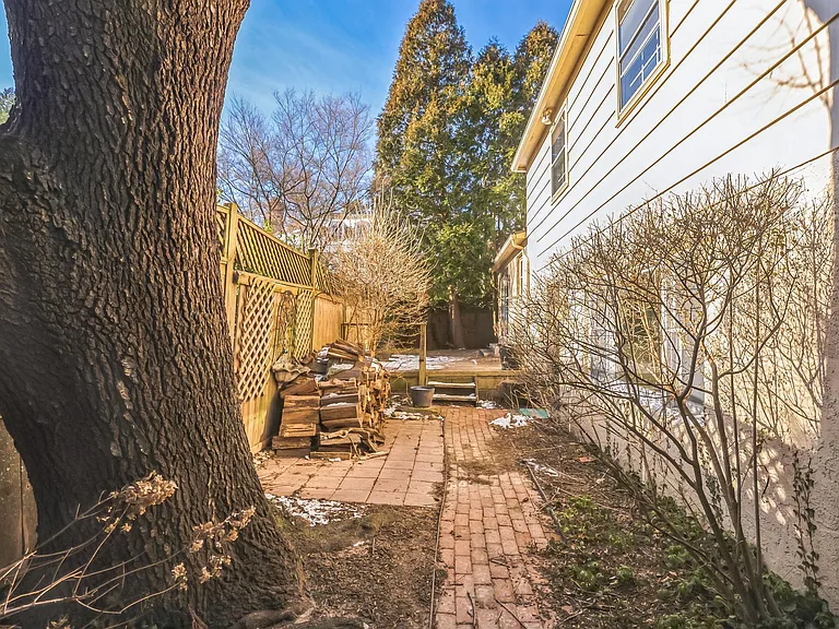 434 W Springfield Ave — Photo 13
