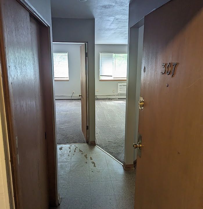 1st image of 2820 W Kilbourn Ave #307