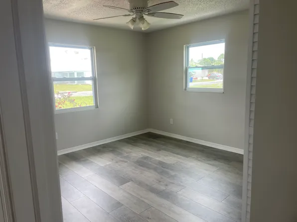 138 Admiral Cir Unit B, Sebastian, FL 32958