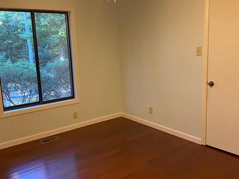 209 Hunter Hill Rd — Photo 9