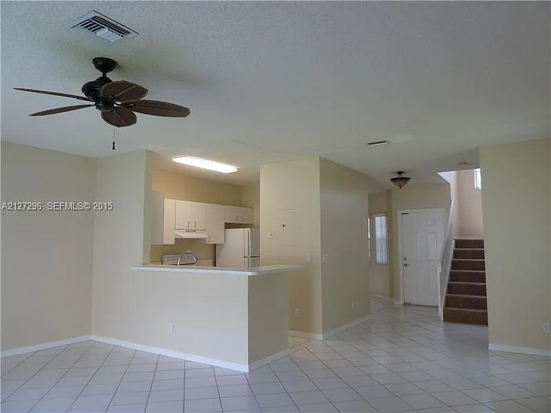 3 bed, 2.5 bath, 1600 sqft, $3,400 — Photo 3