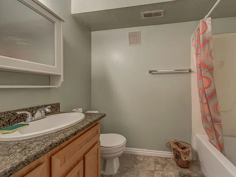 659 N 700 E #7 — Photo 10