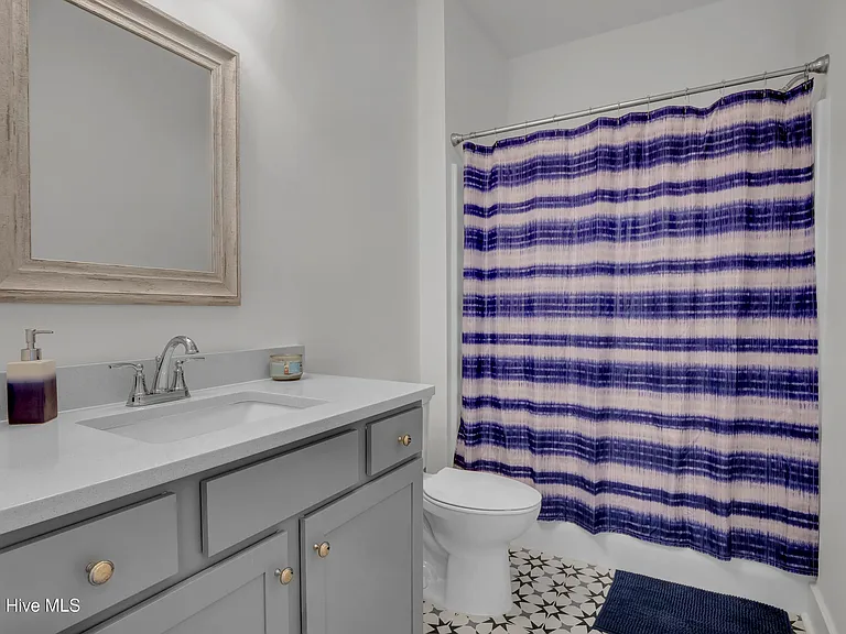 812 Edgerton Dr — Photo 18