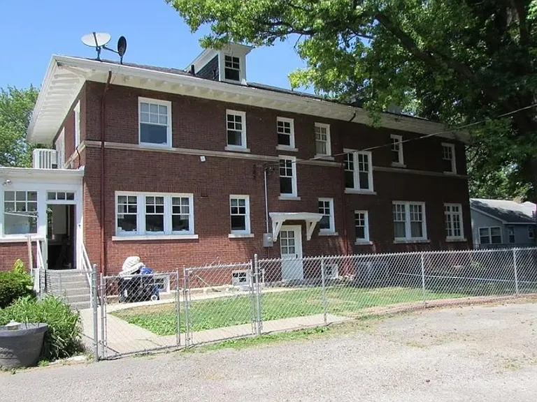 303 S Gray St — Photo 2
