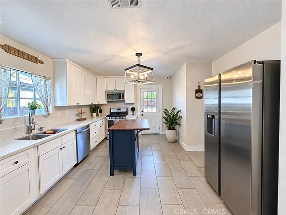 2nd image of 220 W Kendall St