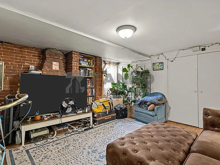 35 Bowen St #A — Photo 7