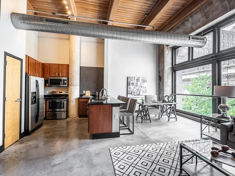 1113 Washington Ave #210 — Photo 1