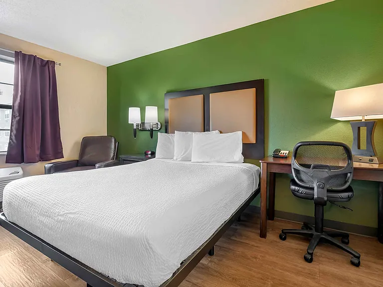 Studio Suite - 1 Queen Bed
