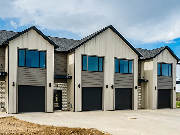 1375 Duncan Dr — Photo 1