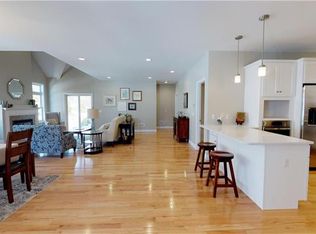 11 Wheeler Ln UNIT B, Hope Valley, RI 02832