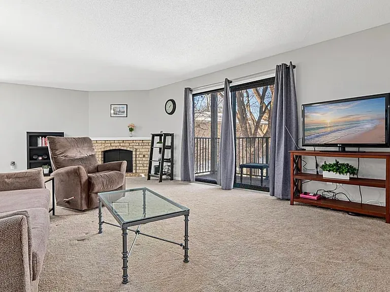 2200 Nevada Ave S #106 — Photo 2