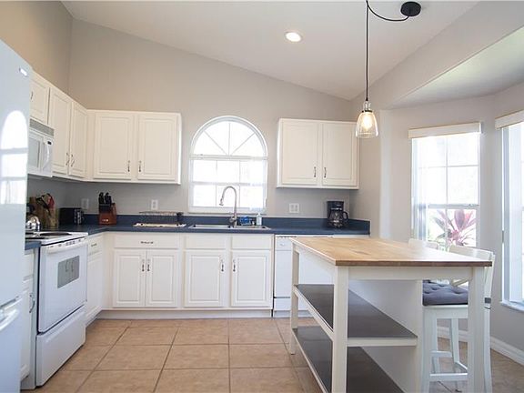 3rd image of 2614 Autumn Creek Cir
