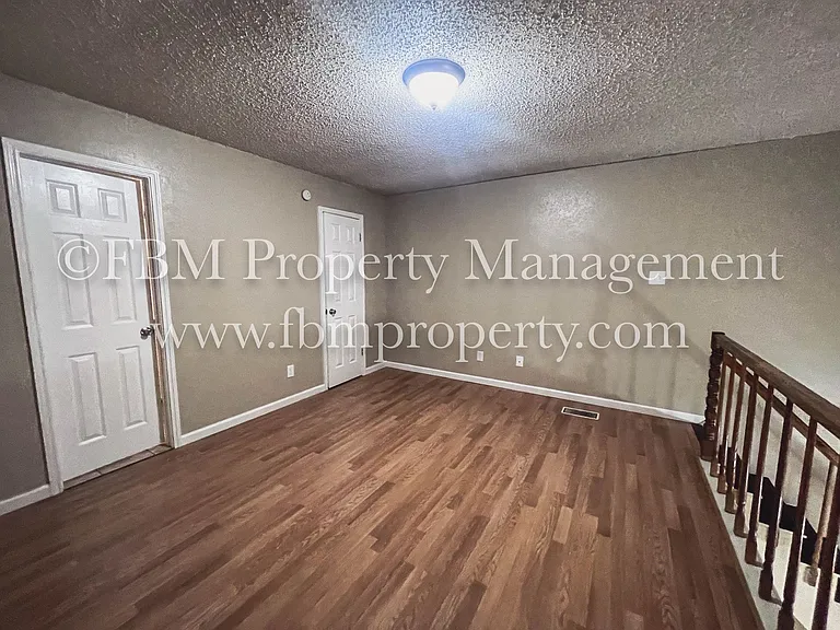 2539 W Sycamore Ave — Photo 19