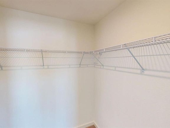 5th image of 2031 Iorio St